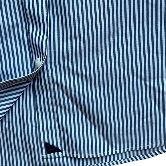 UNTUCKit Blue & White Striped Button Down Shirt 100% Cottn size 6 - Picture 6 of 10